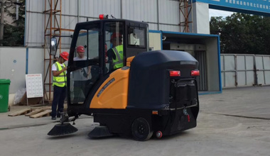 C185駕駛式掃地車(chē)服務(wù)于中建第二工程局蒙城縣某項(xiàng)目